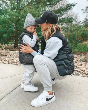 New York Yankees Cap de Becky Hillyard en la cuenta de Instagram @cellajaneblog