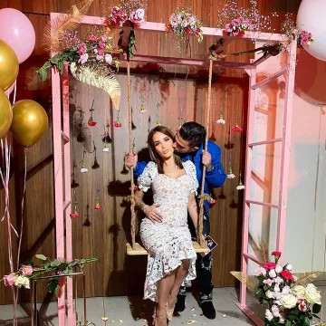 El vestido blanco que lució Manon para su cumpleaños en su cuenta de Instagram @manonmarsault