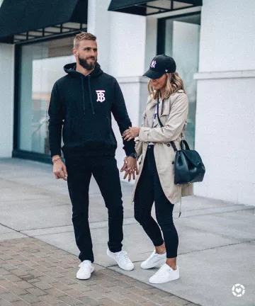 Gabardina clásica de Becky Hillyard en la cuenta de Instagram @cellajaneblog