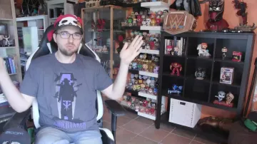 Camiseta de The Undertaker de LinksTheSun en su video The Resurrected Fiend - WrestleMania 36 Review