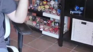 LinksTheSun's Deadpool Funko Pop figura en su video The Resurrected Fiend - WrestleMania 36 Review