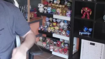 LinksTheSun's Ultron Funko Pop figura en su video The Resurrected Fiend - WrestleMania 36 Review