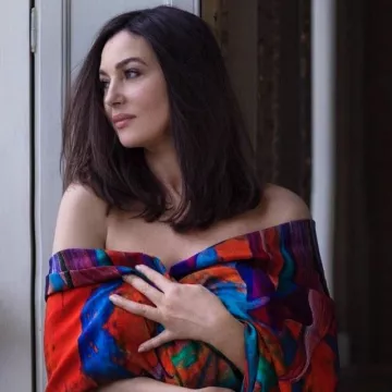 The tunic Innangelo worn by Monica Bellucci on his account Instagram @monicabellucciofficiel