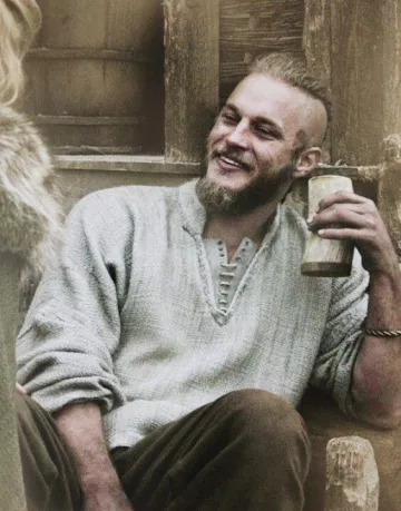 Laces sweater worn by Tra­vis Fim­mel as Ragnar Lothbrok in Vikings Instagram picture
