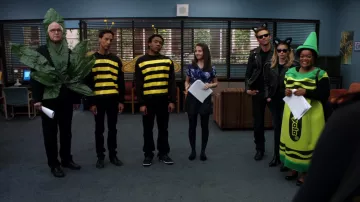 Green Crayola crayon costume in green worn by Shirley Bennett (Yvette Nicole Brown) in Community (S02E13)