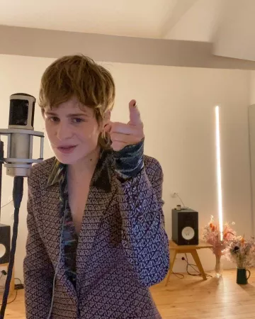 Le blazer imprimé de Christine and the Queens sur son compte Instagram @christineandthequeens
