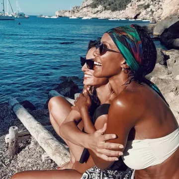 The scarf Innangelo worn by Sonia Rolland on his account Instagram @soniarolland