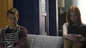 Brun foncé à Capuche porté par Rory (Arthur Darvill) dans Doctor Who (S07E04)