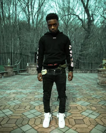 La sudadera con capucha Off White usada por Moneymarr en su cuenta de Instagram @1019.marr