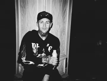 The t-shirt Rhude worn by Arizona Zervas on his account Instagram @arizonazervas 