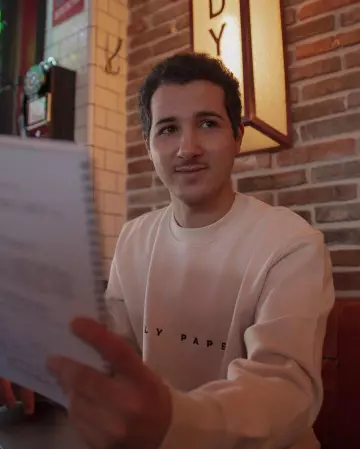 Le sweatshirt Daily Paper porté par Sofyan Boudouni sur son compte Instagram @sofyan