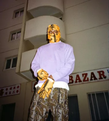 Sweatshirt purple Carhartt worn by Moussa Mansaly on his account Instagram @samsuchiwa
