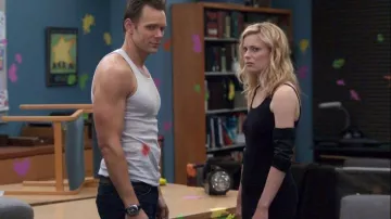 Brown leather watch worn by Jeff Winger (Joel McHale) as seen in Community (S02E24)