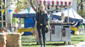 Navy blue button up shirt worn by Britta Perry (Gillian Jacobs) in Community (S02E24)