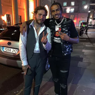 La camiseta BAPE x Ghostbusters Baby Milo en color negro usada por AJ Tracey en su cuenta de Instagram @ajtracey