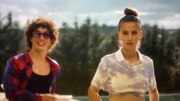 Polo Lacoste tie-dye effect worn by Rebeca (Claudia Salas) in Elite (S03E02)