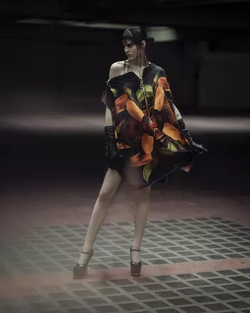 The tunic Innangelo worn by the top model Hannah Elyse on her account Instagram @brunoaveillan