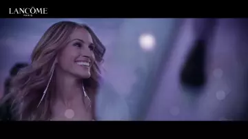 La robe foulard Innangelo dans la publicité La Vie Est Belle de Lancôme avec Julia Roberts
