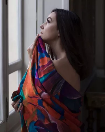 The tunic oversize Innangelo worn by Monica Bellucci on the account Instagram of @brunoaveillan