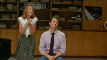 La jupe à pois portée par Jayma Mays (Emma Pillsbury) dans Glee (Saison 2 Épisode 5)