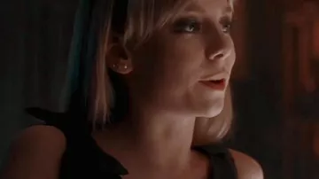 the black dress skater worn by Carla (Ester Expósito) in the series Elite