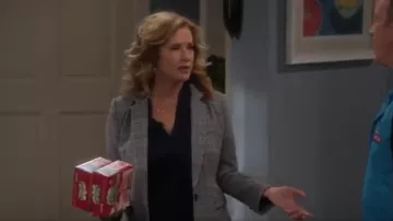 Glen Plaid Blaz­er worn by Vanessa Baxter (Nancy Travis) in Last Man Standing Season 8 Episode 19