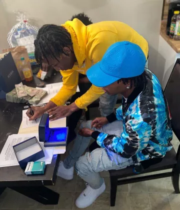 Amiri Blue Tie and Dye MX1 Jeans usados por Lil Baby en su cuenta de Instagram @lilbaby_1
