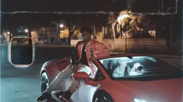 Amiri Indigo Slash Jeans usados por Fredo Bang en su Traffic (Video Musical Oficial)