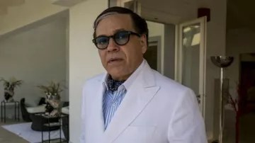 The sunglasses worn by Fabrizio Sala (Roberto De Francesco) in the film, Silvio and others