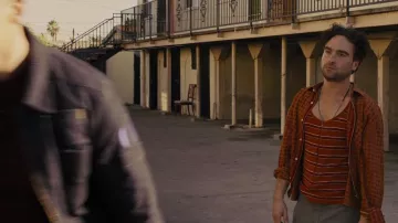 Plaid bouton shirt porté par Borel (Johnny Galecki) comme on le voit dans le Temps