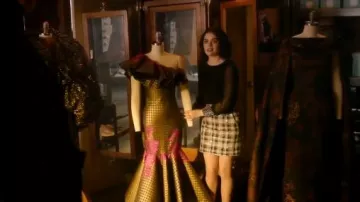 Manche Orné Coiffe Supérieure usée par Katy Keene (Lucy Hale) à Katy Keene Saison 1 Épisode 9