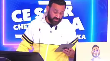 The tracksuit jacket in yellow and white Sergio Tacchini Cyril Hanouna in tonight at Baba
