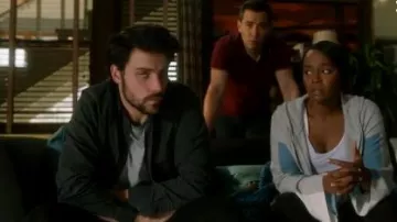 Gray Zip Hood­ie worn by Michaela Pratt (Aja Naomi King) in How to Get Away with Murder Season 6 Episode 12