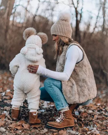 Faux Fur Jack­et of Becky Hillyard  on the Instagram account @cellajaneblog