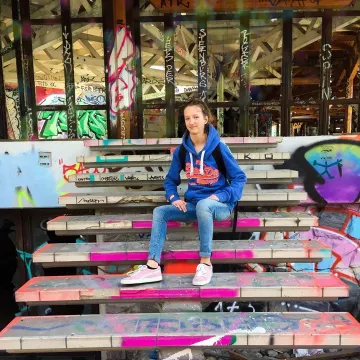 Las zapatillas puma suede rosas que lleva Noémie en su cuenta de Instagram @n0emle