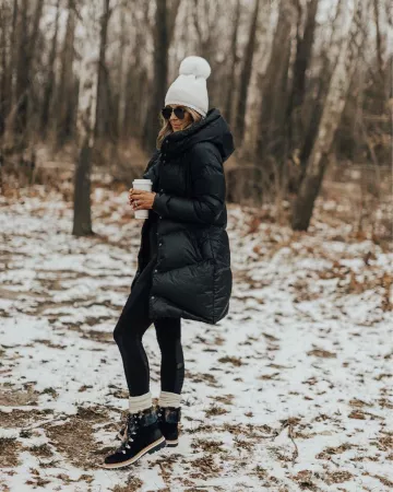 Jack­et Black of Becky Hillyard on the Instagram account @cellajaneblog