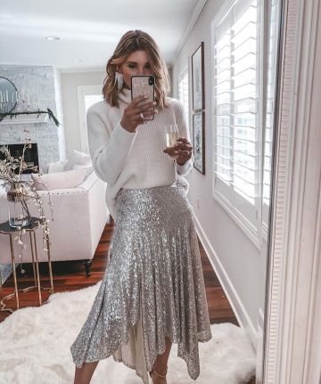 Turtle­neck Sweater of Becky Hillyard  on the Instagram account @cellajaneblog