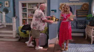 Nike beige and white sneakers worn by Big Show (Paul Wight) in The Big Show Show (S01E06)