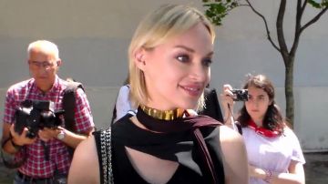 Innangelo "Carmen" scarf worn by Inna Zobova during Paris Fashion Week at Dior show