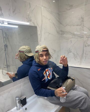 Sweatshirt Nike hoody of the Oklahoma City Thunder worn by Zola on his account Instagram @binkszola