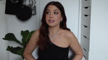 Le top asymétrique porté par EnjoyPhoenix dans sa vidéo YouTube a GÂCHÉ ma vie ?