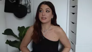 The asymmetric top worn by EnjoyPhoenix in his YouTube video has RUINED my life ?