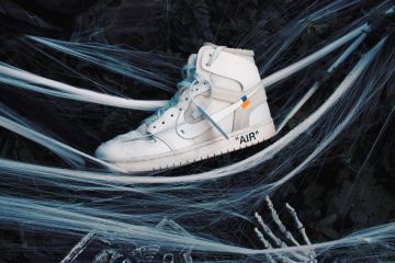 La paire de Nike Jordan 1 Retro High Off-White White portée par Sneakers'eb sur son compte Instagram @sneakers.eb