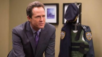 Lavender Patterned Tie worn by The Vulture (Dean Winters) in Brooklyn Nine-Nine (S01E05)