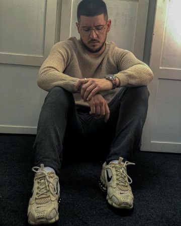 Les sneakers Nike Air Zoom Spiridon Cage 2 Stussy Fossil portées par Romain sur le compte Instagram de @just_match_it