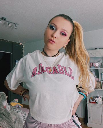 Le t-shirt adorable porté par Marylou sur son compte Instagram @marylouleloup