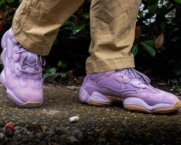 El par de Yeezy 500 Soft Vision que lució Romain en su cuenta de Instagram @just_match_it