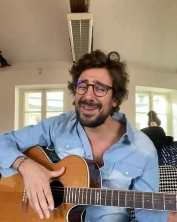 Glasses rounds views brought by Maxime Gasteuil on the account Instagram of @maxime.gasteuil