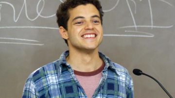 The blue shirt plaid Steve Dibiasi (Rami Malek) in It's never too late