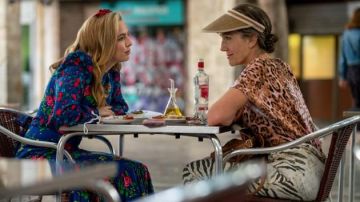 La jupe zébrée de Dasha (Harriet Walter) dans Killing Eve (S03E02)